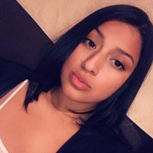 Meet your Posher, Yesenia